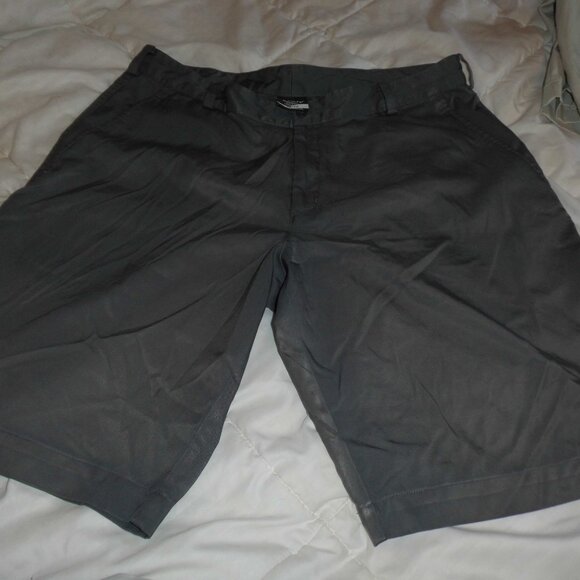 NIKE DRI FIT PERFORMANCE MENS GOLF SHORTS IN SZ 36 - Picture 2 of 9